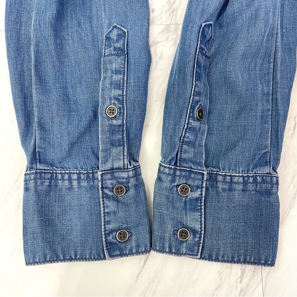 Cloth & Stone- Chambray Split Back Button Down Shirt Size Medium. - Picture 9 of 10